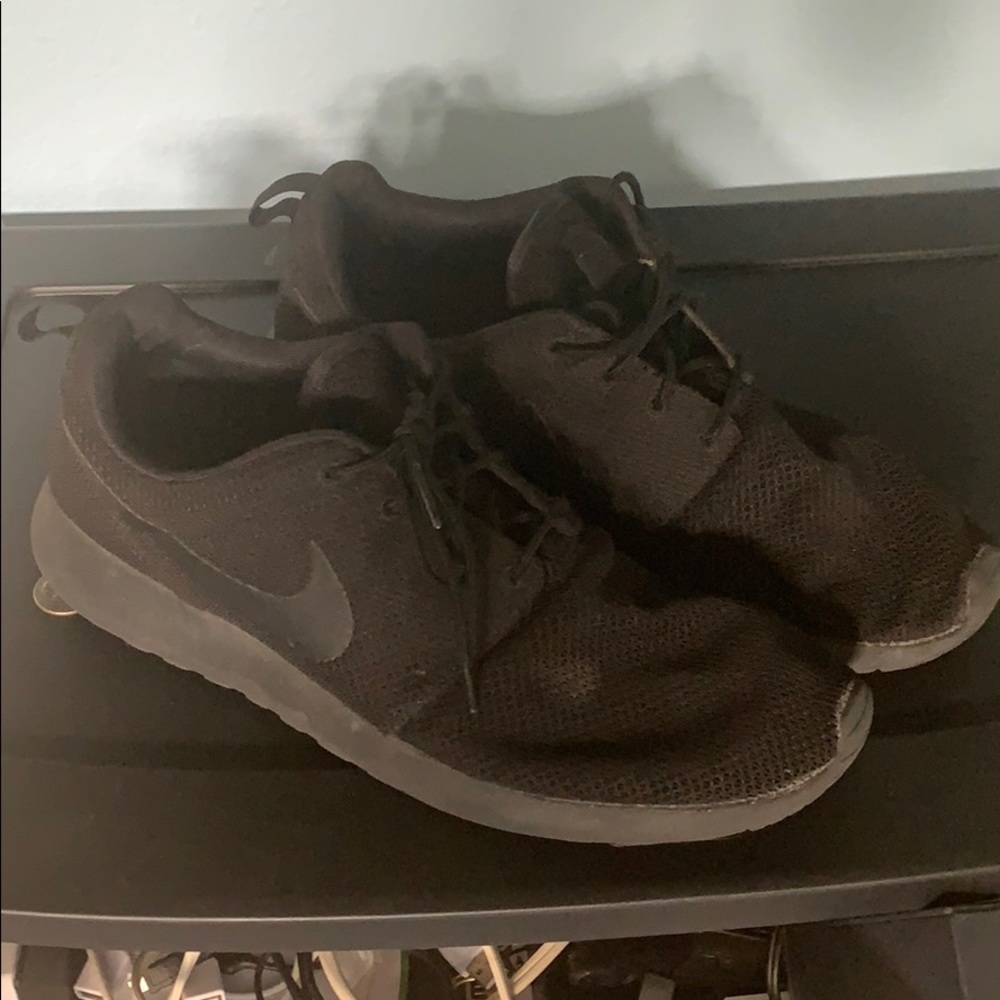 Black Nike Roshe 2